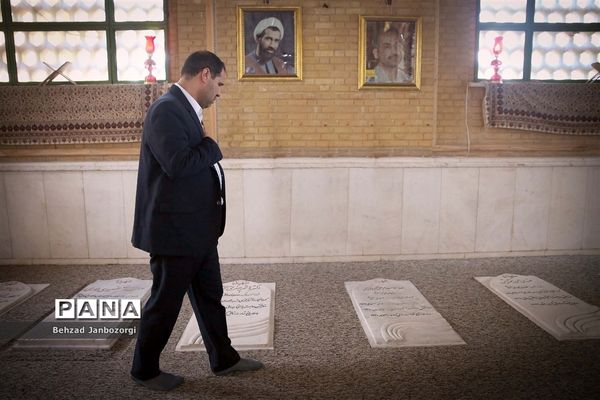 تجدید بیعت وزیر آموزش و پرورش با آرمان‌های امام راحل و ادای احترام به مقام شامخ شهیدان رجایی و باهنر