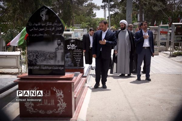 تجدید بیعت وزیر آموزش و پرورش با آرمان‌های امام راحل و ادای احترام به مقام شامخ شهیدان رجایی و باهنر