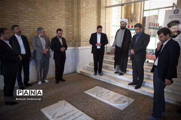 تجدید بیعت وزیر آموزش و پرورش با آرمان‌های امام راحل و ادای احترام به مقام شامخ شهیدان رجایی و باهنر