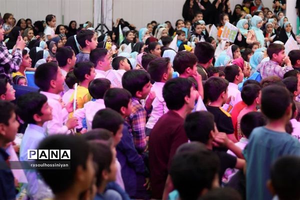 جشن میلاد امام مهربانی‌ها ویژه دبستانی‌ها در ابرکوه