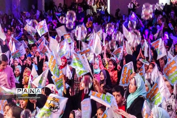 جشن میلاد امام مهربانی‌ها ویژه دبستانی‌ها در ابرکوه