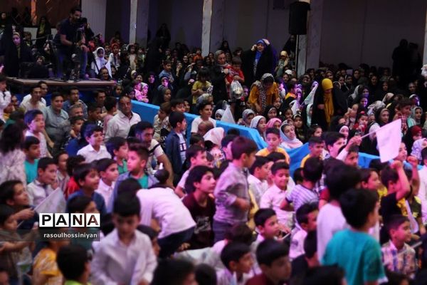 جشن میلاد امام مهربانی‌ها ویژه دبستانی‌ها در ابرکوه