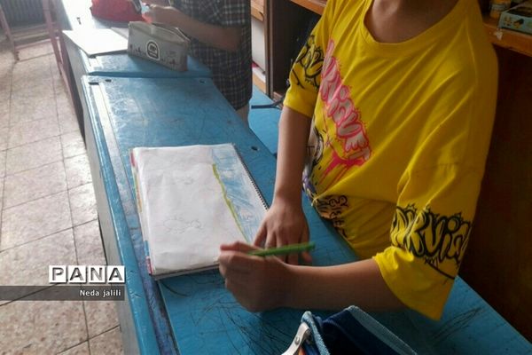 برگزاری کلاس‌های دست ورزی برای کودکان در کانون ملائک شهرستان‌قرچک