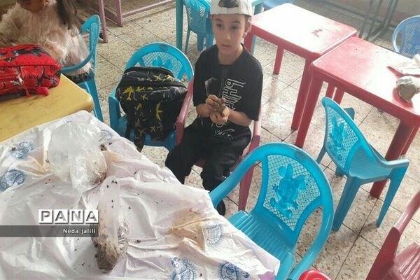 برگزاری کلاس‌های دست ورزی برای کودکان در کانون ملائک شهرستان‌قرچک