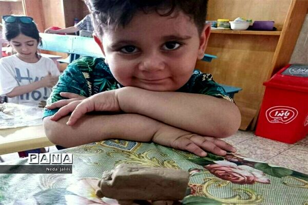 برگزاری کلاس‌های دست ورزی برای کودکان در کانون ملائک شهرستان‌قرچک