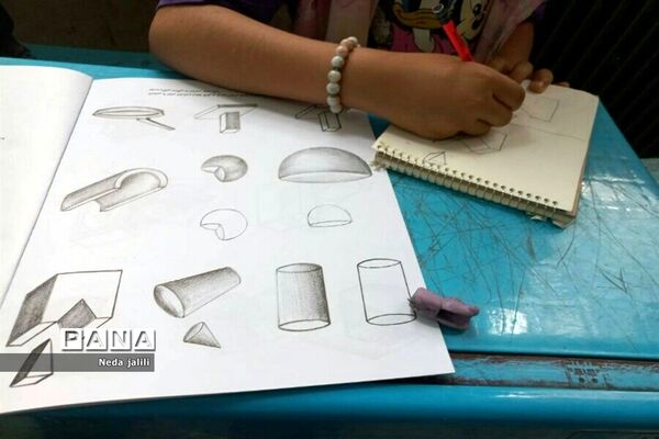 برگزاری کلاس‌های دست ورزی برای کودکان در کانون ملائک شهرستان‌قرچک