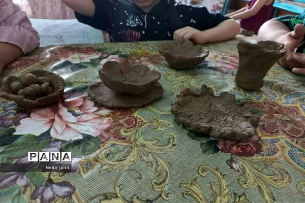 برگزاری کلاس‌های دست ورزی برای کودکان در کانون ملائک شهرستان‌قرچک