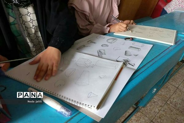 برگزاری کلاس‌های دست ورزی برای کودکان در کانون ملائک شهرستان‌قرچک