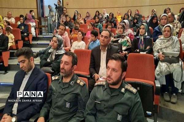 گالری نقاشی «آشنای غریب» در شهرستان دماوند