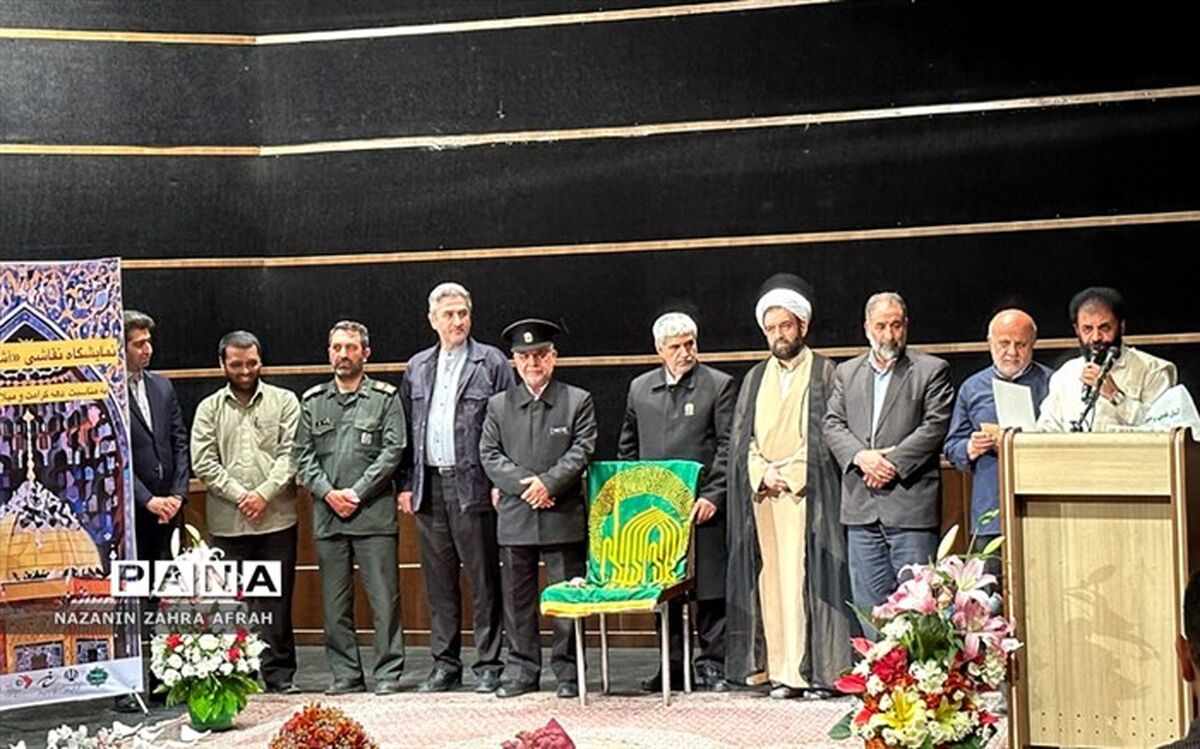 آیین افتتاحیه گالری نقاشی «آشنای غریب» با حضور خادمان حرم رضوی در دماوند/ فیلم