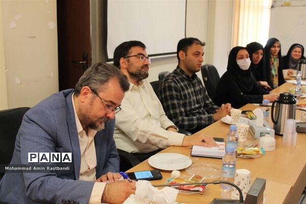 جلسه هم‌اندیشی و هم‌افزایی مدیران سازمان دانش‌آموزی شهر تهران