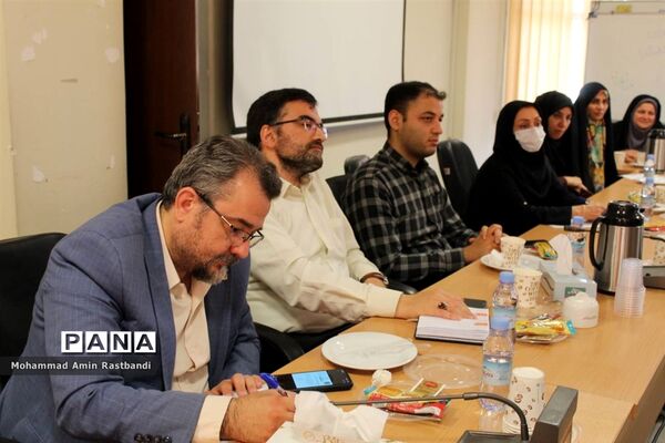جلسه هم‌اندیشی و هم‌افزایی مدیران سازمان دانش‌آموزی شهر تهران