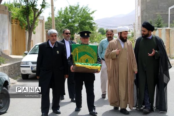 برگزاری آیین پرچم‌گردانی حرم مطهر امام‌رضا(ع) در آموزشگاه امام‌رضا(ع) فیروزکوه
