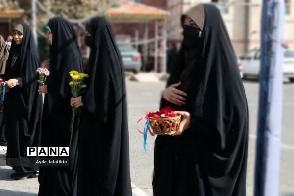 پرچم بارگاه حضرت معصومه(س) درهنرستان ولایت اسلامشهر