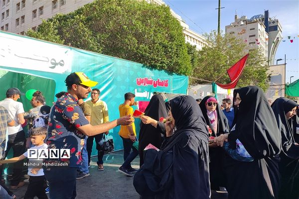 جشن بزرگ امام رضایی‌ها با شور و نوایی متفاوت در پایتخت معنوی ایران