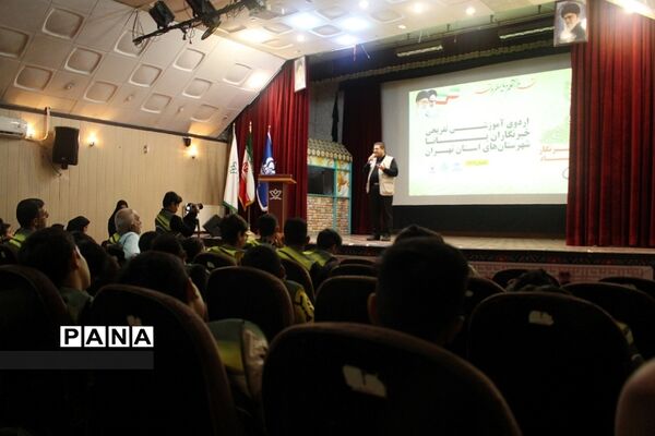 تجلیل از  دانش‌آموز خبرنگاران پسر پانا شهرستان‌های استان‌تهران  به‌مناسبت روز خبرنگار