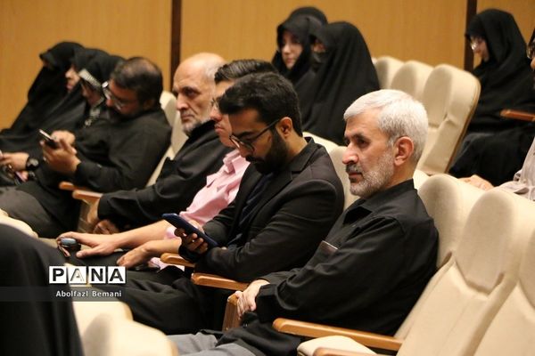 نشست نقد و بررسی کتاب «خاتون و قوماندان» در قم