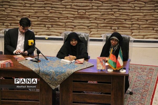نشست نقد و بررسی کتاب «خاتون و قوماندان» در قم