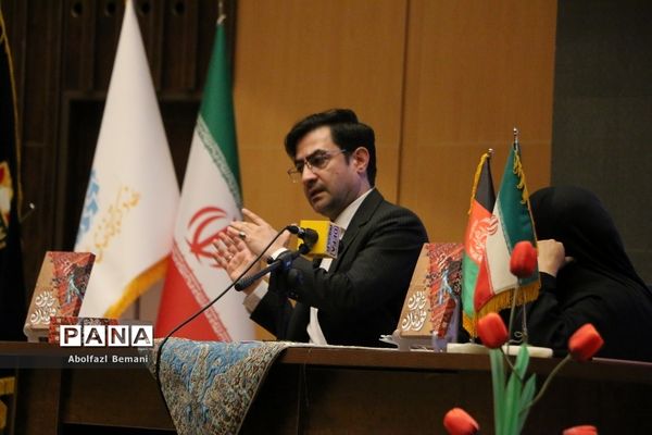 نشست نقد و بررسی کتاب «خاتون و قوماندان» در قم