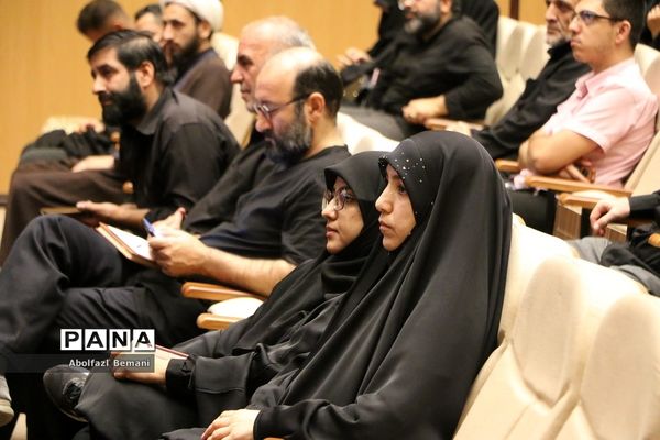 نشست نقد و بررسی کتاب «خاتون و قوماندان» در قم