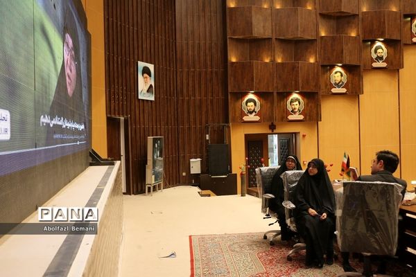 نشست نقد و بررسی کتاب «خاتون و قوماندان» در قم