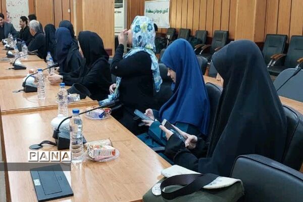 مراسم رونمایی از کتاب دانش‌آموز خبرنگار پانا