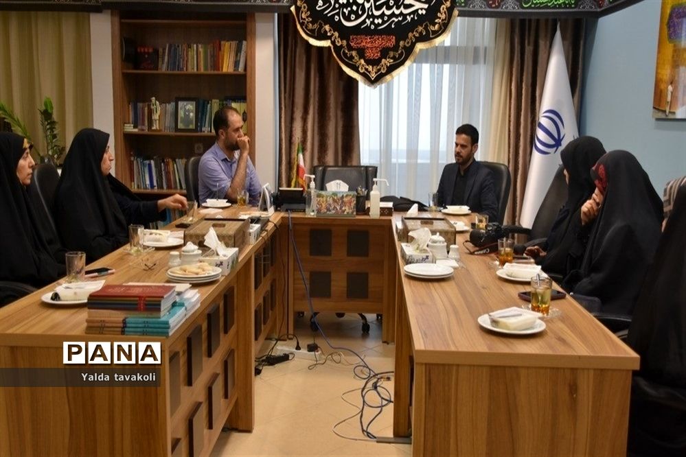 جلسه تفاهم‌نامه همکاری بین روابط‌ عمومی ادارات آموزش و پرورش و دانش‌آموزان خبرنگار در مشهد