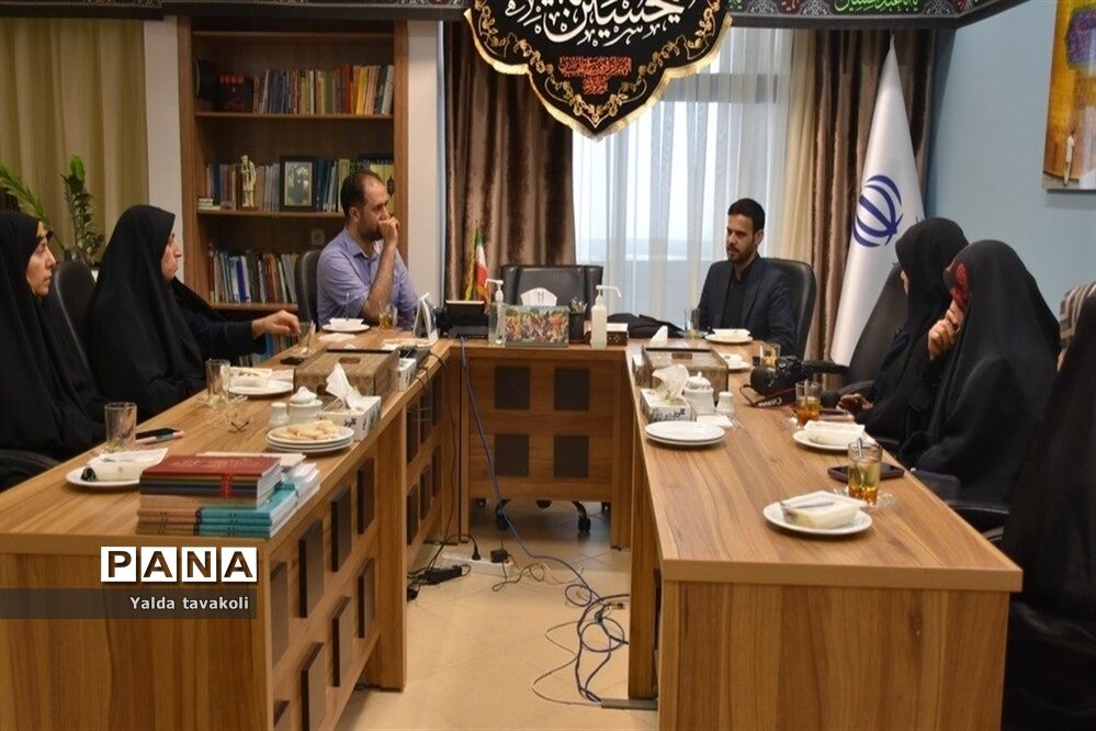 جلسه تفاهم‌نامه همکاری بین روابط‌ عمومی ادارات آموزش و پرورش و دانش‌آموزان خبرنگار در مشهد
