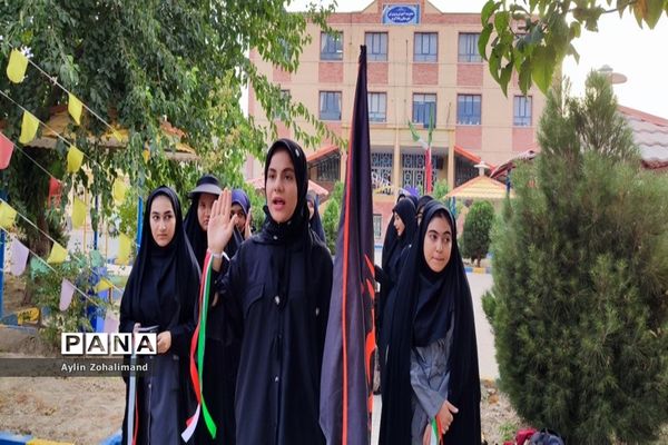 اعزام دانش‌آموزان دختر رباط‌کریم به اردوی یاورمربیان