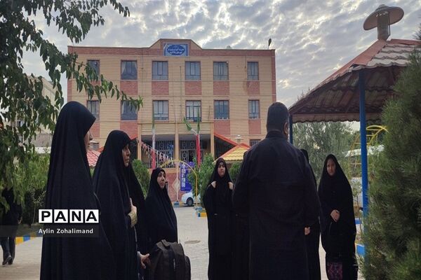 اعزام دانش‌آموزان دختر رباط‌کریم به اردوی یاورمربیان