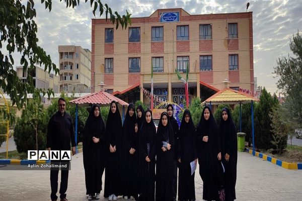 اعزام دانش‌آموزان دختر رباط‌کریم به اردوی یاورمربیان