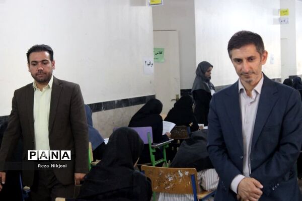 آزمون استخدامی دبیری در ناحیه یک بهارستان