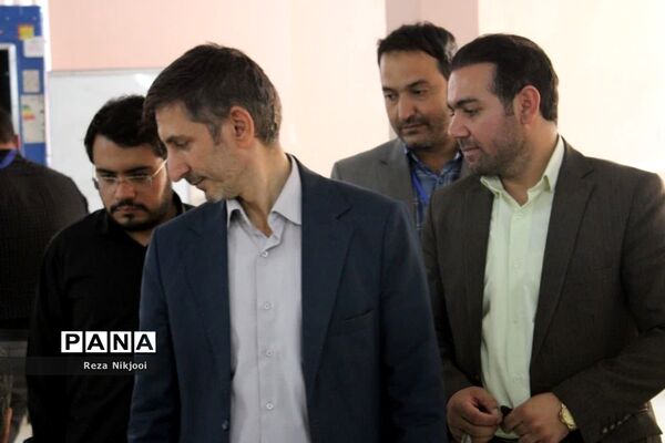 آزمون استخدامی دبیری در ناحیه یک بهارستان