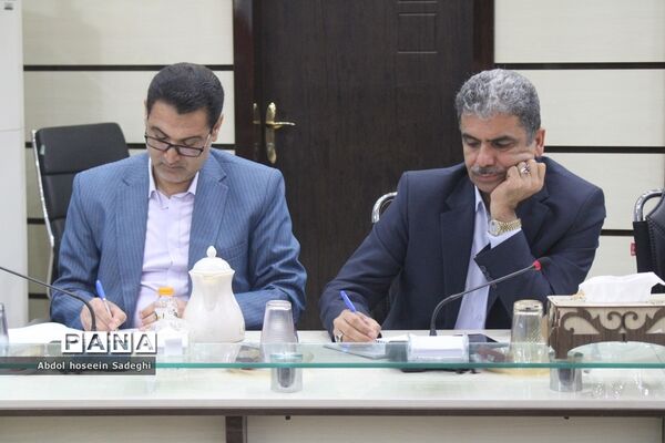 جلسه ستاد ثبت‌نام استانی و شورای معاونان اداره‌کل آموزش و پرورش استان بوشهر