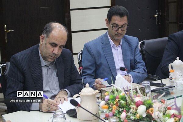 جلسه ستاد ثبت‌نام استانی و شورای معاونان اداره‌کل آموزش و پرورش استان بوشهر