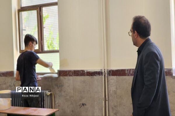 رنگ‌آمیزی مدارس ناحیه یک بهارستان با طعم کارورزی هنرستانی