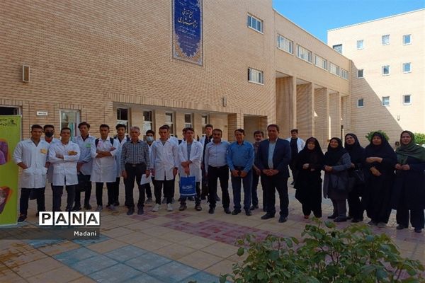 بیست‌و‌یکمین دوره از مسابقات علوم آزمایشگاهی در دبیرستان استعدادهای درخشان فرزانگان امین ۲