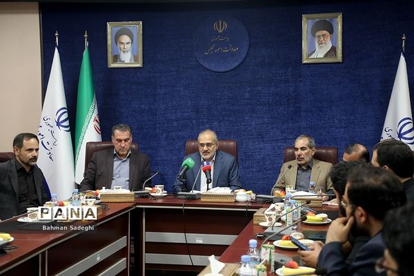 نشست خبری  معاون پارلمانی رئیس جمهور