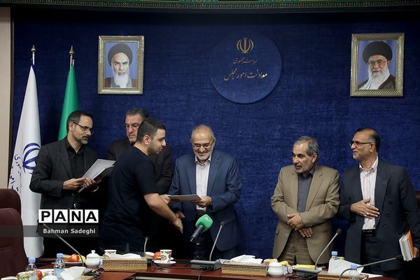 نشست خبری  معاون پارلمانی رئیس جمهور