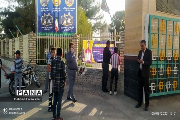 استقبال از دانش‌آموز قهرمان کشتی پهلوانی کاشمری