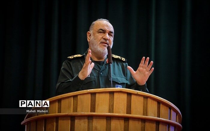 دشمنان تلاش می‌کنند با کلمات، اعتماد را از بین ببرند و باورها را سست کنند