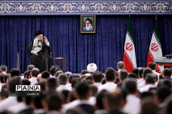 دیدار کارکنان و خانواده‌های ناوگروه ۸۶ ارتش با رهبر انقلاب