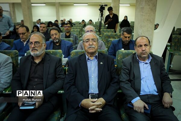 مراسم تجلیل از مناطق فعال شهر تهران در اکران‌های مدرسه‌ای فیلم‌های مستند خیرین