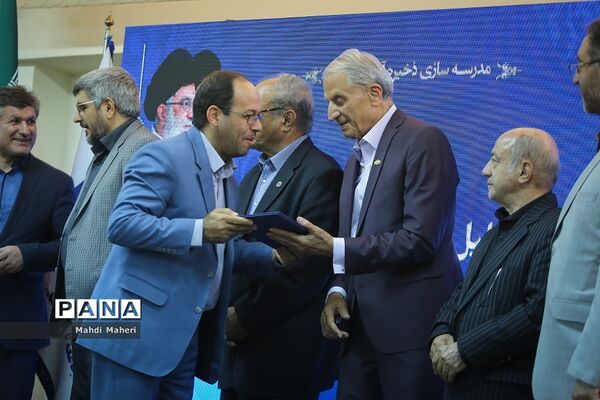 مراسم تجلیل از مناطق فعال شهر تهران در اکران‌های مدرسه‌ای فیلم‌های مستند خیرین