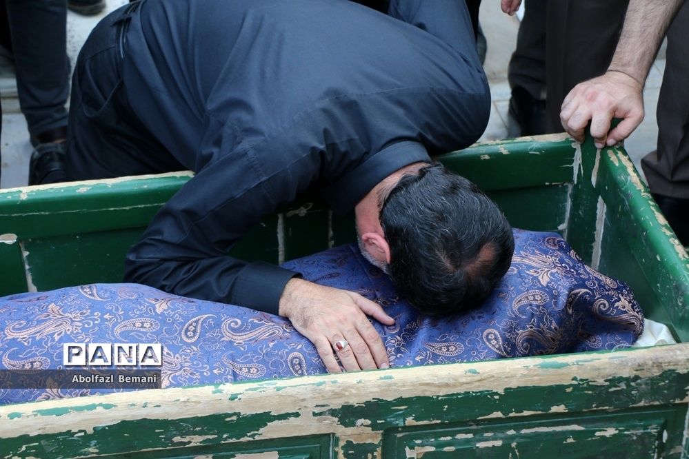 مراسم تشییع خیّر مدرسه‌ساز «سید‌محمود برقعی»