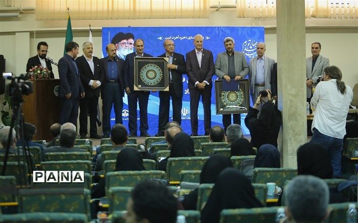 اکران مستند زندگینامه خیرین مدرسه‌ساز در 1473 مدرسه شهر تهران