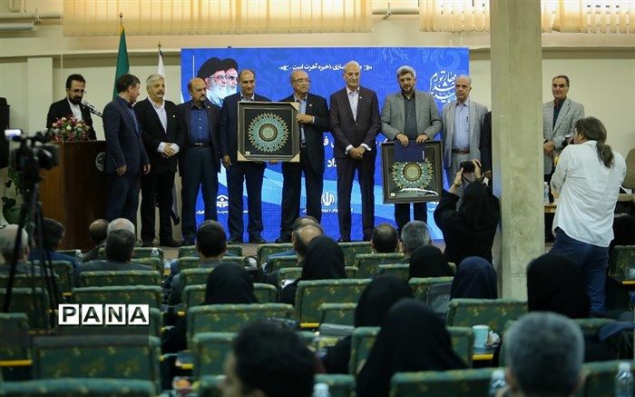 اکران مستند زندگینامه خیرین مدرسه‌ساز در 1473 مدرسه شهر تهران
