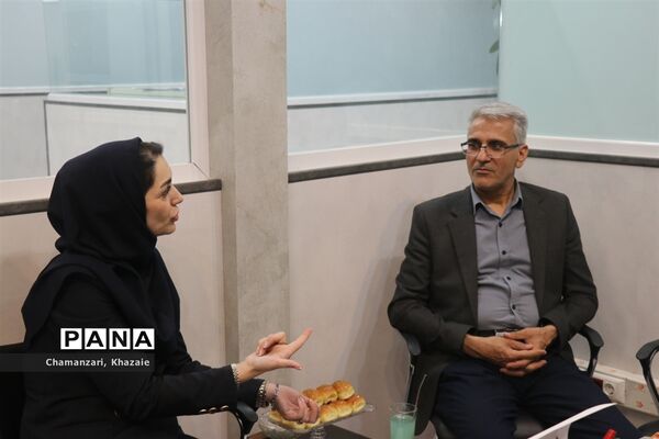 بازدید معاون سوادآموزی خراسان‌رضوی به‌مناسبت روز خبرنگار از سازمان آگهی‌های روزنامه  خراسان