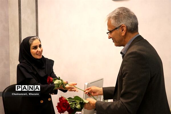 بازدید معاون سوادآموزی خراسان‌رضوی به‌مناسبت روز خبرنگار از سازمان آگهی‌های روزنامه  خراسان