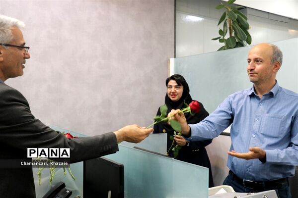 بازدید معاون سوادآموزی خراسان‌رضوی به‌مناسبت روز خبرنگار از سازمان آگهی‌های روزنامه  خراسان